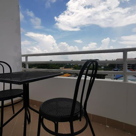 Daisy Residence Praia de Jomtien Exterior foto
