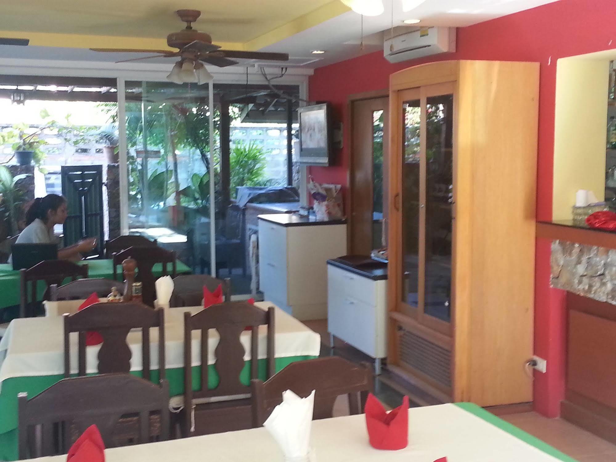 Daisy Residence Praia de Jomtien Exterior foto