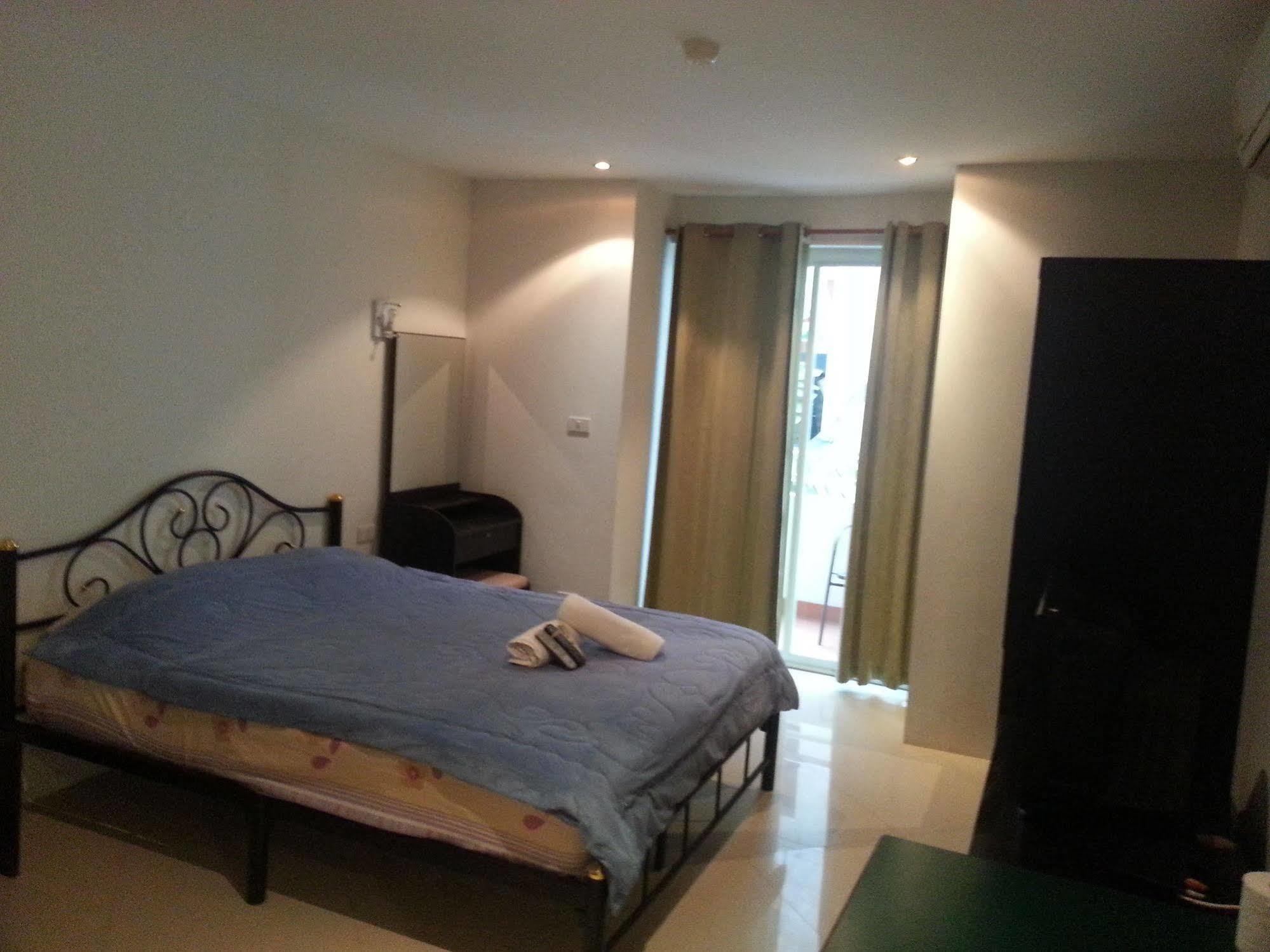Daisy Residence Praia de Jomtien Exterior foto