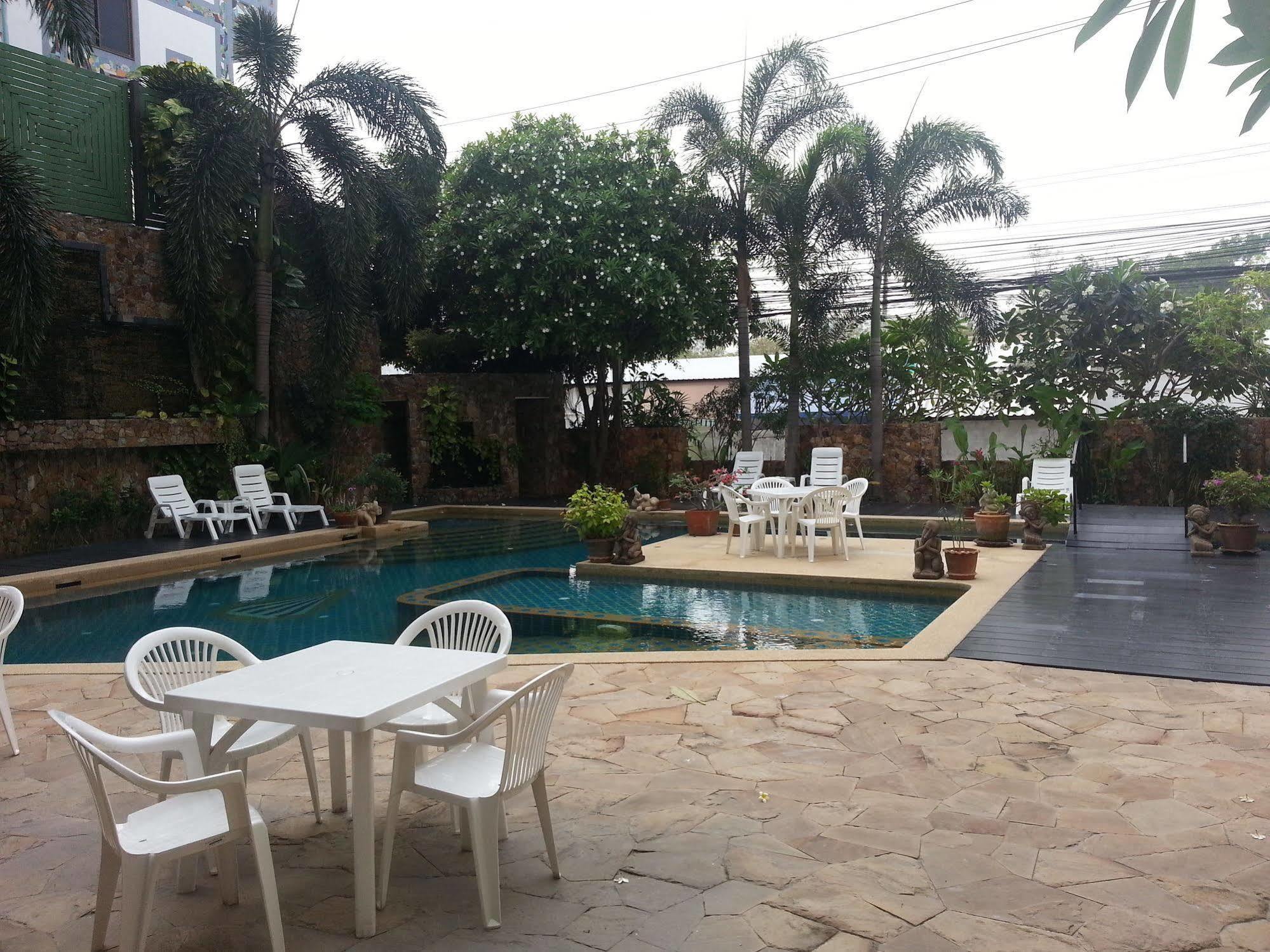 Daisy Residence Praia de Jomtien Exterior foto