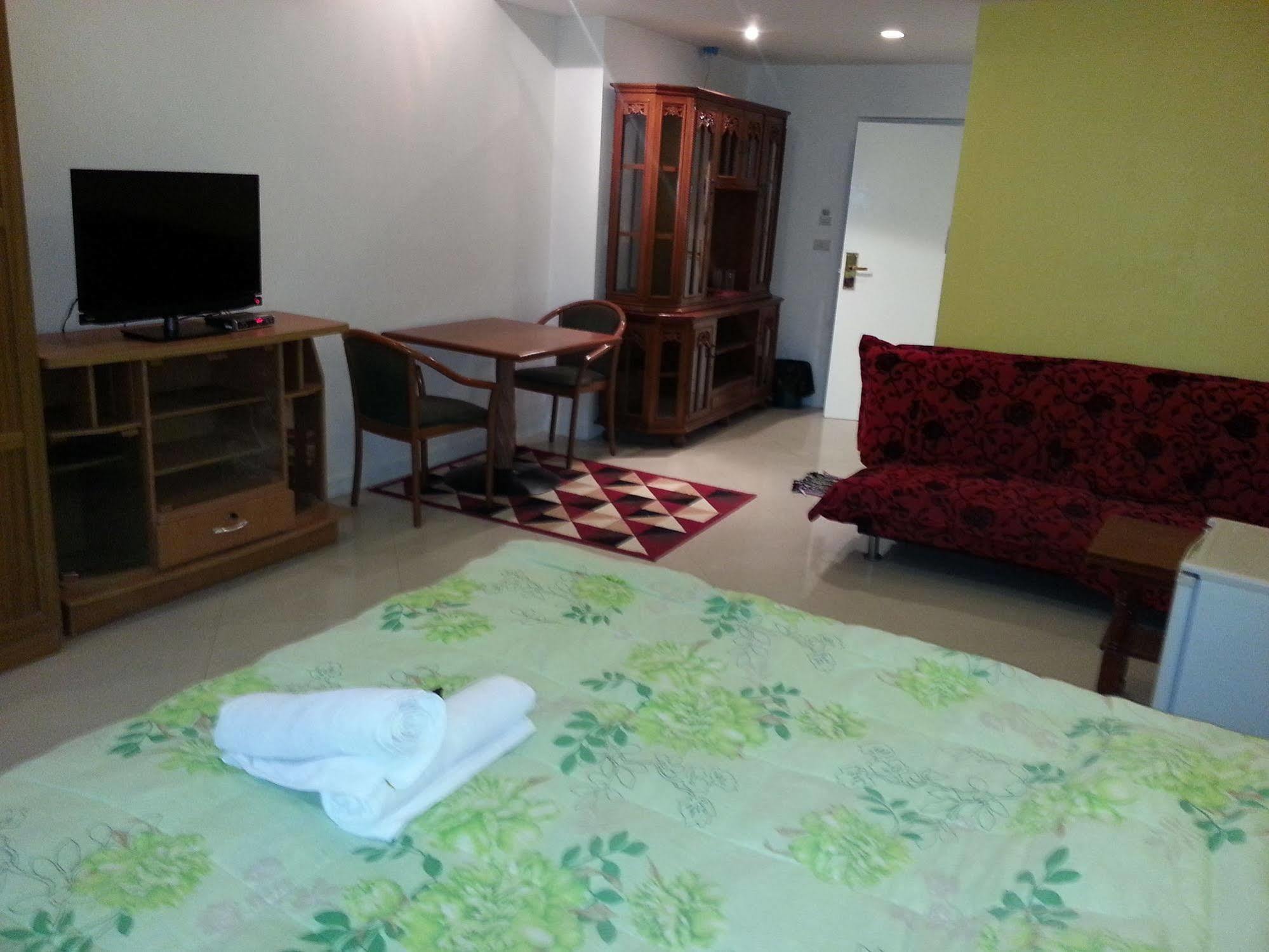Daisy Residence Praia de Jomtien Exterior foto